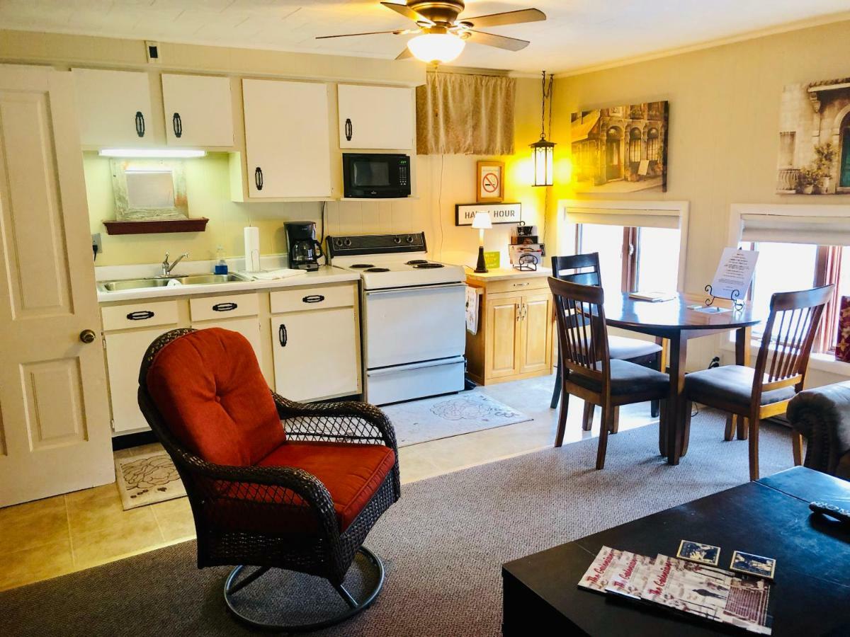 Galena Penthouse Overlooking Main Street With Free Off Street Parking Exterior foto